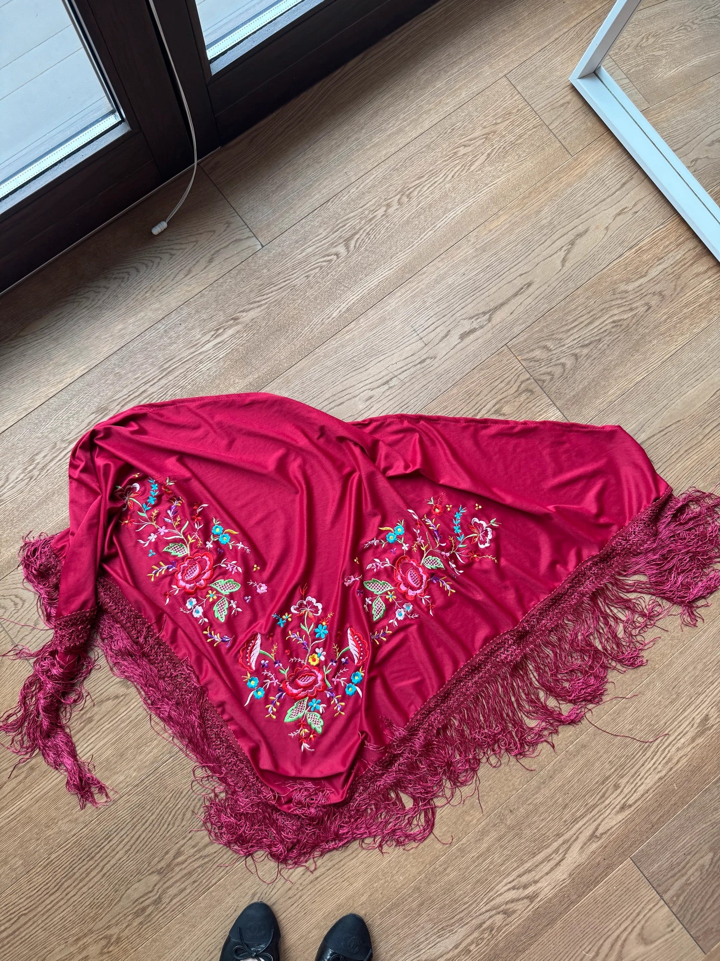 Scialle vintage Rosso bordeaux Ricamato con Frange